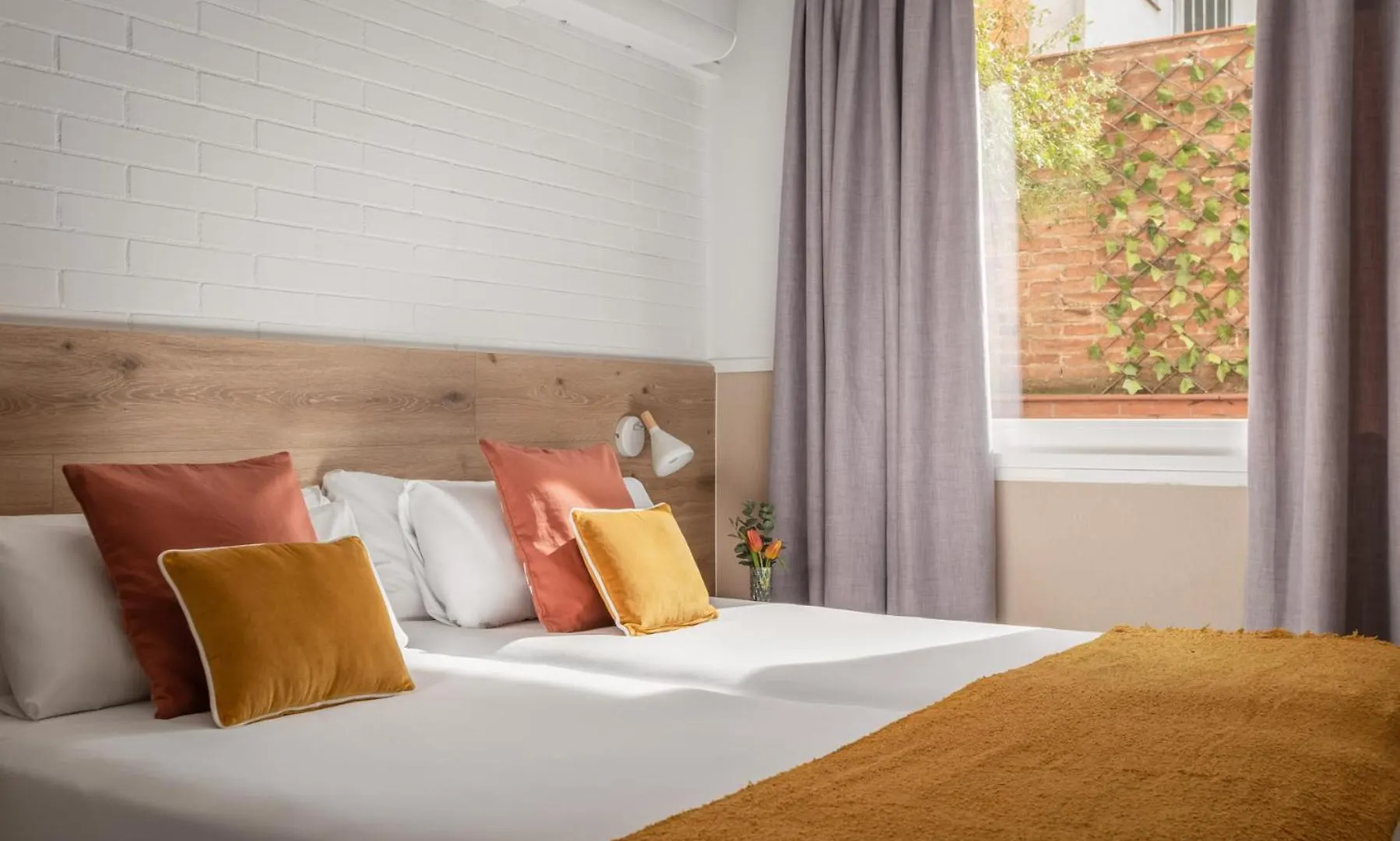 Bypillow House Barcelona 0*,  Spain